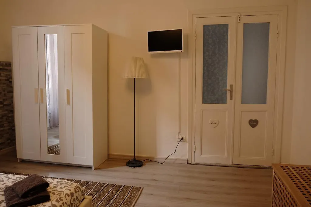 T T House Villa La Spezia 0*,